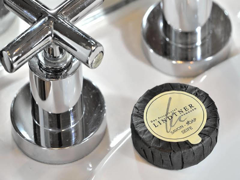 Privathotel Lindtner Amburgo Esterno foto Soap in a soap dish