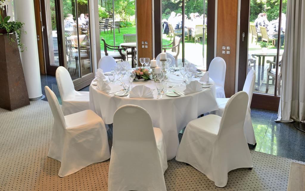Privathotel Lindtner Amburgo Esterno foto A table set for a wedding reception