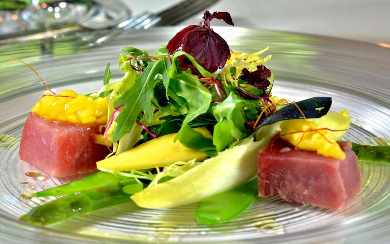 Privathotel Lindtner Amburgo Esterno foto A salad with tuna